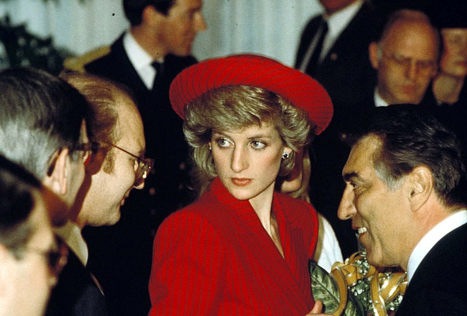 Πριγκίπισσα Diana: Τα 5 looks που αποτελούν τάση ακόμη και το 2021