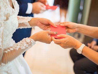 Είσαι καλεσμένη σε γάμο; Αυτά είναι τα οικονομικά και πρωτότυπα δώρα για το ζευγάρι