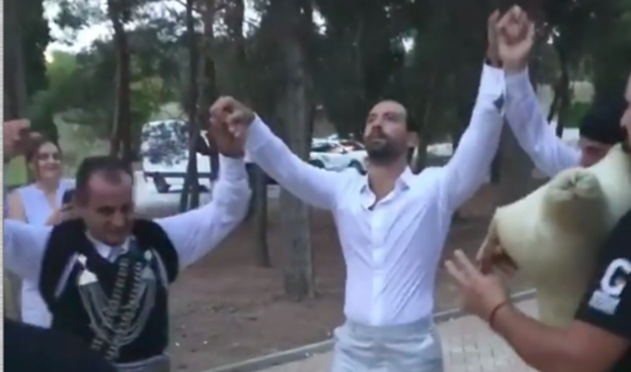 Σάκης Τανιμανίδης: Ο εντυπωσιακός ποντιακός χορός στον γάμο του αδερφού του 