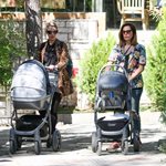 Κατερίνα Παπουτσάκη-Τζένη Θεωνά: Βόλτα με τα νεογέννητα μωρά τους