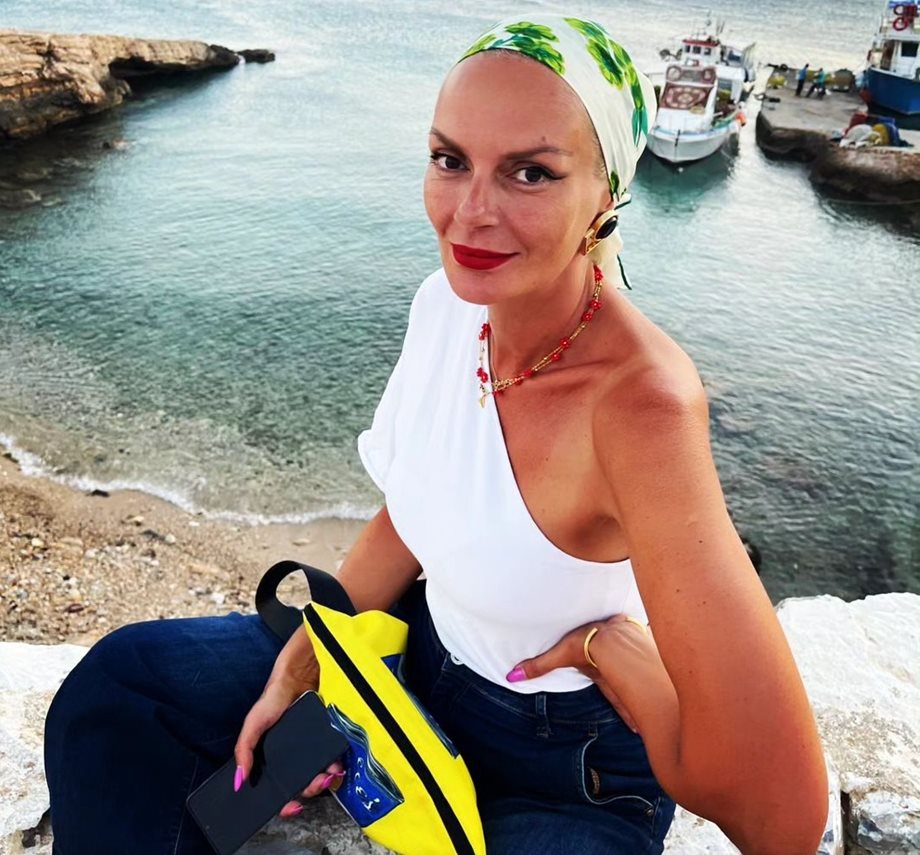 Έλενα Χριστοπούλου: Το no make up μακιγιάζ της ταιριάζει υπέροχα σε μαυρισμένες επιδερμίδες
