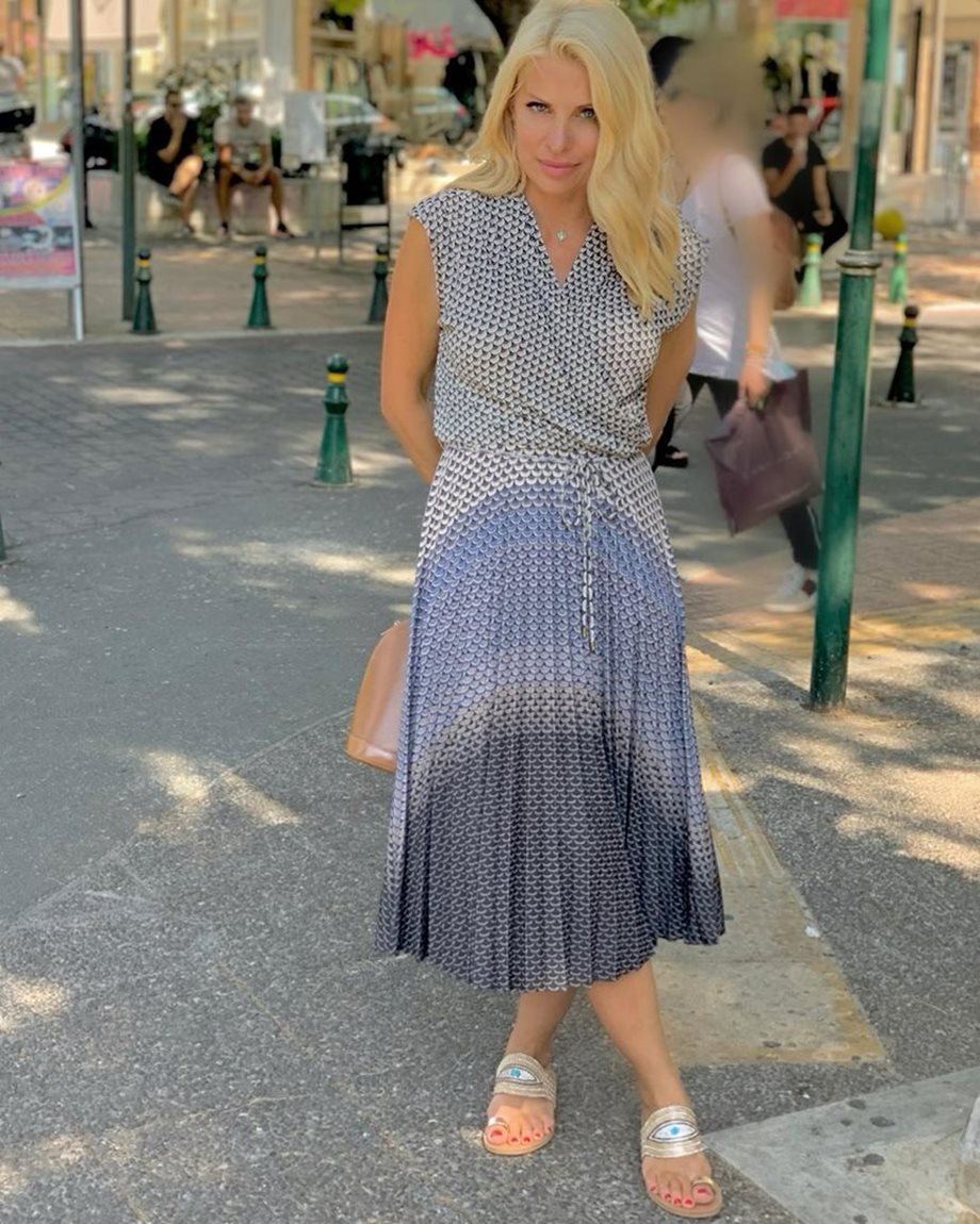 Η Ελένη Μενεγάκη φόρεσε την ολόσωμη φόρμα που θα βρεις παντού στο instagram