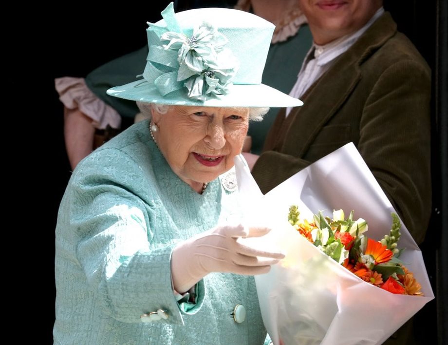Βασίλισσα Ελισάβετ: Όλα τα μυστικά μακροζωίας που ακολουθεί και δεν θα πιστεύεις