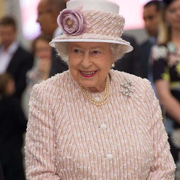 Βασίλισσα Ελισάβετ: Οι 5 φορές που “έσπασε” το πρωτόκολλο