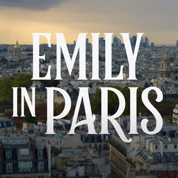 Girly φορέματα για να αντιγράψεις το στυλ της πρωταγωνίστριας της σειράς Emily in Paris!