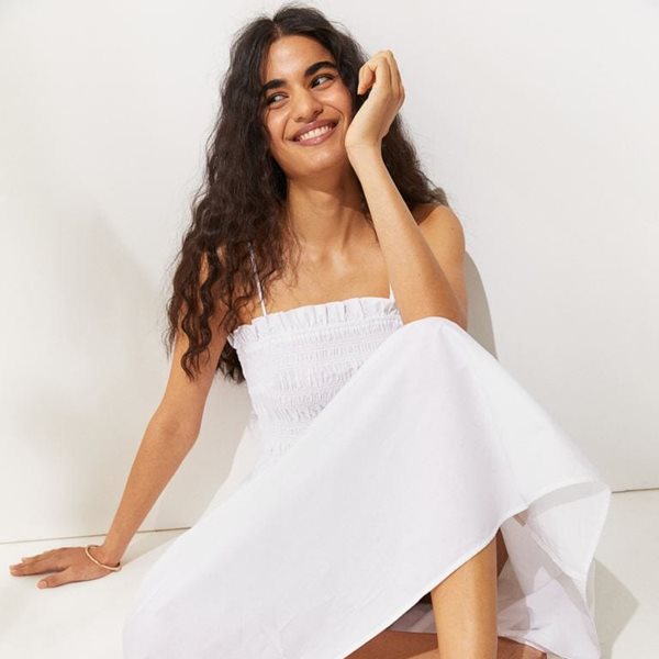 Summer White: 4+1 H&M λευκά fashion items που πρέπει να αποκτήσεις τώρα και κοστίζουν κάτω από 20 ευρώ
