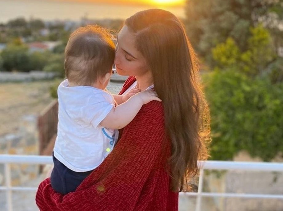 Η Φωτεινή Αθερίδου για την εγκυμοσύνη της: "Ήθελα πολύ να έχει ο Θοδωρής παρέα"