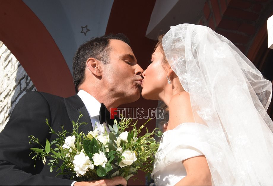 Μαρία Μενούνος & Κέβιν Αντεργκάρο: 10 + 1 φωτογραφίες από τον παραδοσιακό τους γάμο στην Αρκαδία