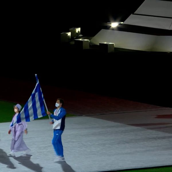Ολυμπιακοί Αγώνες: Η είσοδος του Γιάννη Φουντούλη με την ελληνική σημαία στην τελετή λήξης 