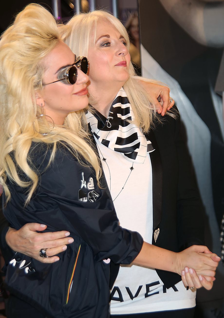 Η μητέρα της Lady Gaga μιλάει πρώτη φορά ανοιχτά για τη ψυχική υγεία της κόρης της