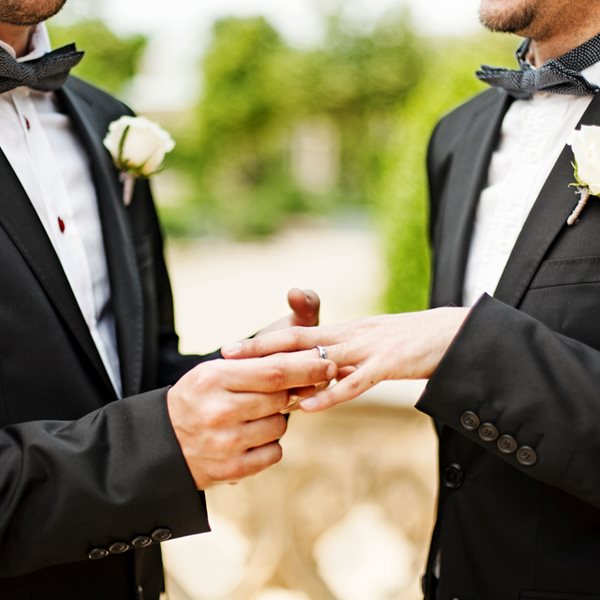 Ομόφυλα ζευγάρια: Δημοσιεύτηκε η πρώτη αναγγελία για γάμο στην Ελλάδα μετά την ψήφιση του νομοσχέδιου 