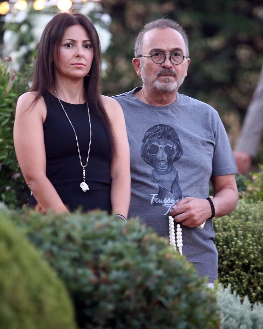 Φωτιά στη Βούλα: Ο Σταμάτης Γονίδης με τη σύζυγό του Κατερίνα Κουργιουξίδου άφησαν το σπίτι τους