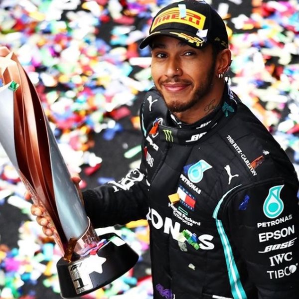 Λιούις Χάμιλτον: Θετικός στον κορονοϊό ο πρωταθλητής της Formula 1