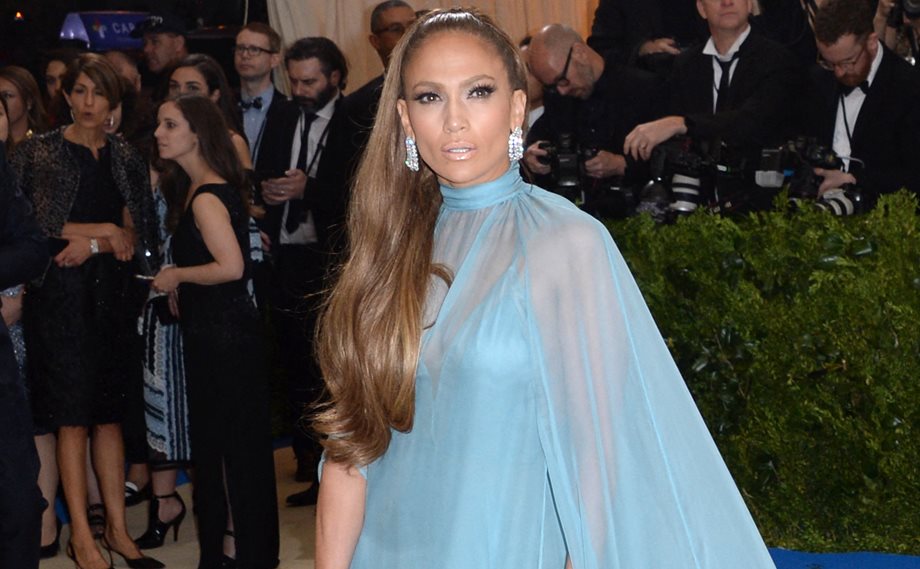 Jennifer Lopez: Όλες οι πλαστικές από το πρόσωπο μέχρι το σώμα – Που έχει “μπει” νυστέρι;