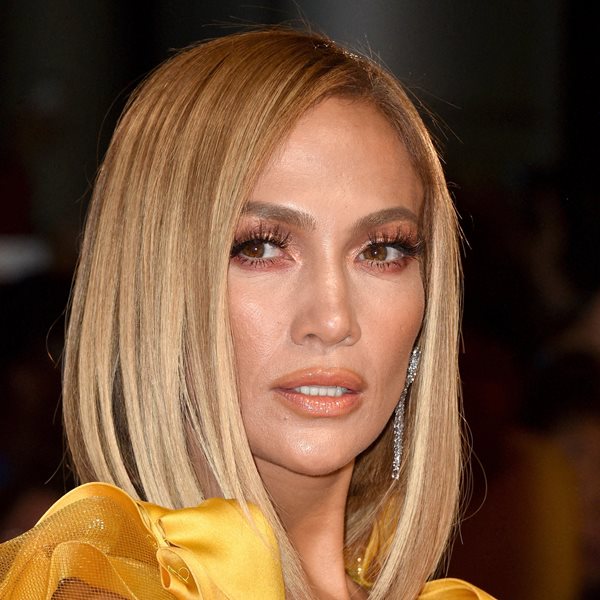 Jennifer Lopez: Έχει απίστευτο κορμί και το αναδεικνύει - Οι πόζες με μαγιό και οι φωτογραφίες από το σκάφος