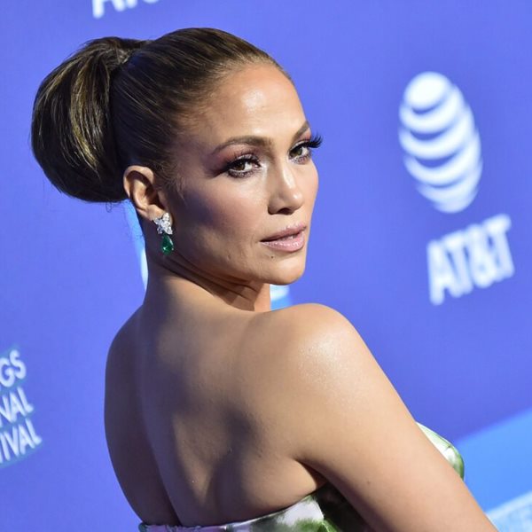 Το Glam Barbie hair style της Jennifer Lopez είναι η απόλυτη τάση της σεζόν