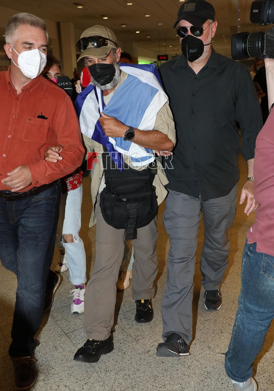  Survivor: Ο Τάκης Καραγκούνιας επέστρεψε στην Ελλάδα μετά την αποχώρησή του (Φωτογραφίες από το αεροδρόμιο)