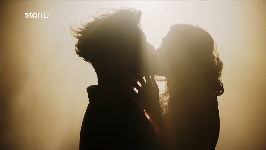 Gntm: Τα κινηματογραφικά φιλιά τις Ισμήνης Παπαβλασοπούλου και του Γιώργου Καράβα για την πρώτη δοκιμασία της 20αδας