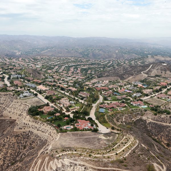 Ποια διάσημη οικογένεια έχει 3 σπίτια σε αυτή την πανάκριβη περιοχή της Καλιφόρνιας; 