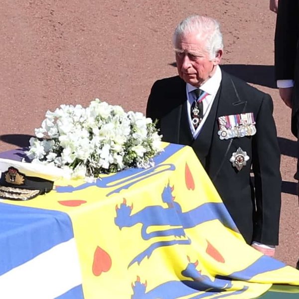 Πρίγκιπας Κάρολος: Φανερά συγκινημένος στην κηδεία του πατέρα του, Πρίγκιπα Φίλιππου 