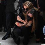 Τόλης Βοσκόπουλος – Κηδεία: Λύγισαν η Άντζελα Γκερέκου και η Μαρία Βοσκοπούλου την ώρα της ταφής του