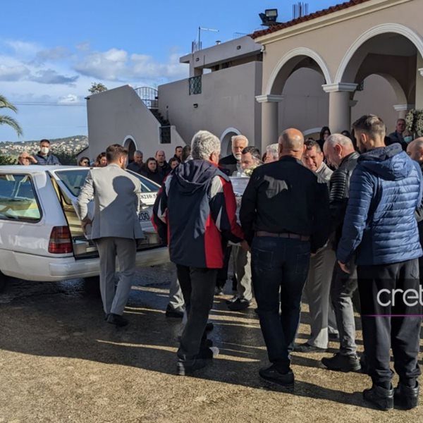 Χανιά: Θρήνος στην κηδεία της 21χρονης που πέσε θύμα τροχαίου με εγκατάλειψη στη Θεσσαλονίκη 
