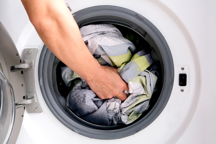 Κάθε πότε πρέπει να πλένουμε κουρτίνες, σεντόνια και πετσέτες; Θα σοκαριστείς! 