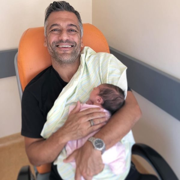 Στέλιος Κρητικός: Βάφτισε την κόρη του – Το όνομα που πήρε η νεοφώτιστη 