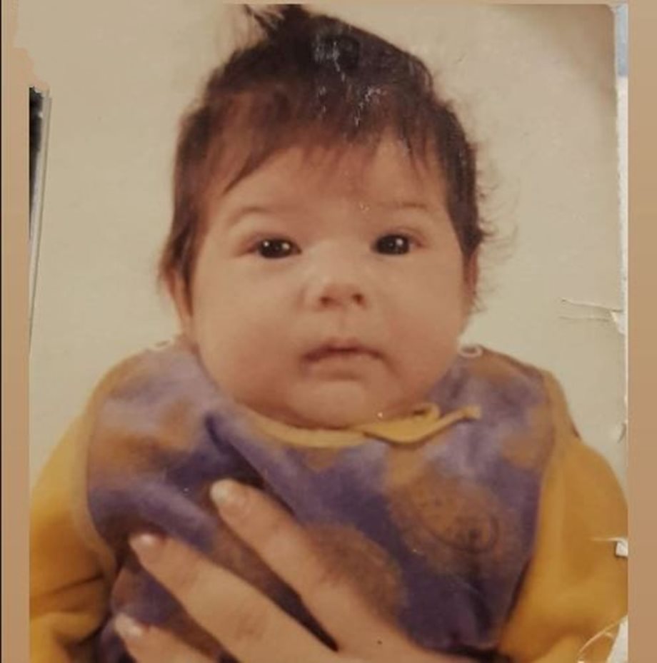 Το μωρό της φωτογραφίας είναι διάσημη Ελληνίδα που πρόκειται να γίνει μανούλα σε λίγους μήνες – Την αναγνωρίζετε;