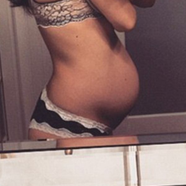 Είναι πέντε μηνών έγκυος και μας το έδειξε με μια selfie
