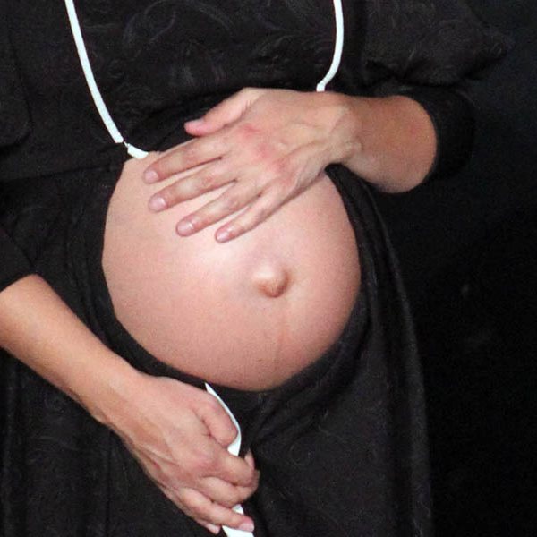 Η Ελληνίδα ηθοποιός συνεχίζει να παίζει στο θέατρο αν και βρίσκεται στον 8ο μήνα της εγκυμοσύνης