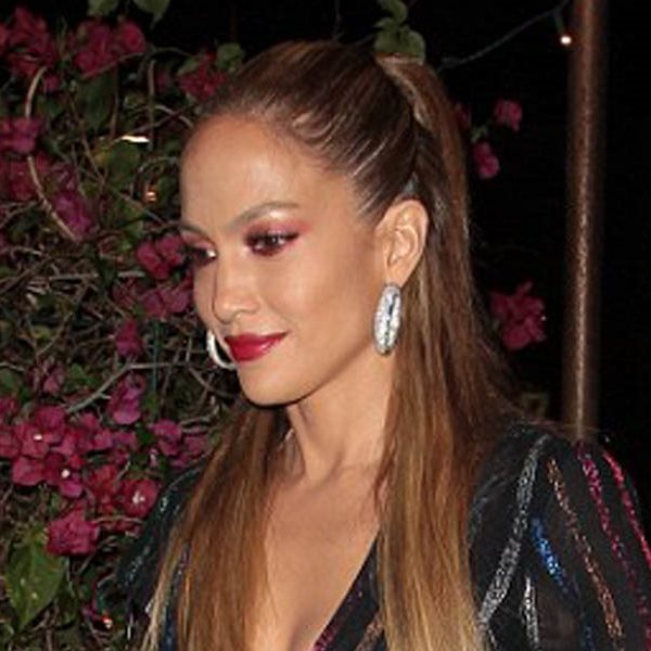 Jennifer Lopez: Εντυπωσιακή εμφάνιση με υπέροχο φόρεμα
