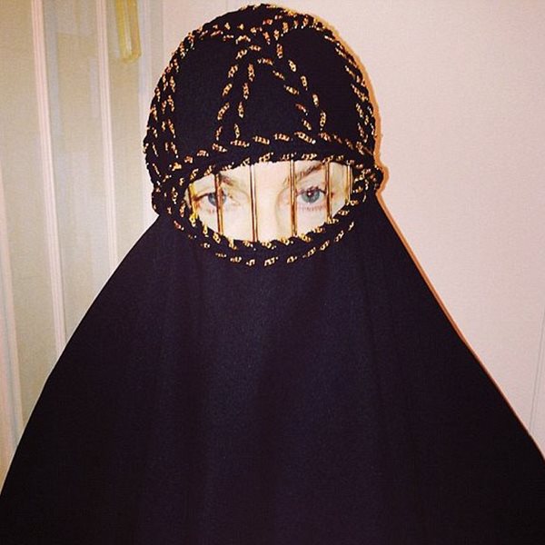 Madonna: Γιατί φόρεσε μπούργκα;