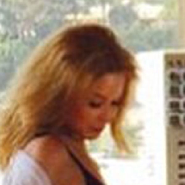 Η Kylie Minogue έχει τους πιο τυχερούς γείτονες! Στο σπίτι μόνο με τα εσώρουχα