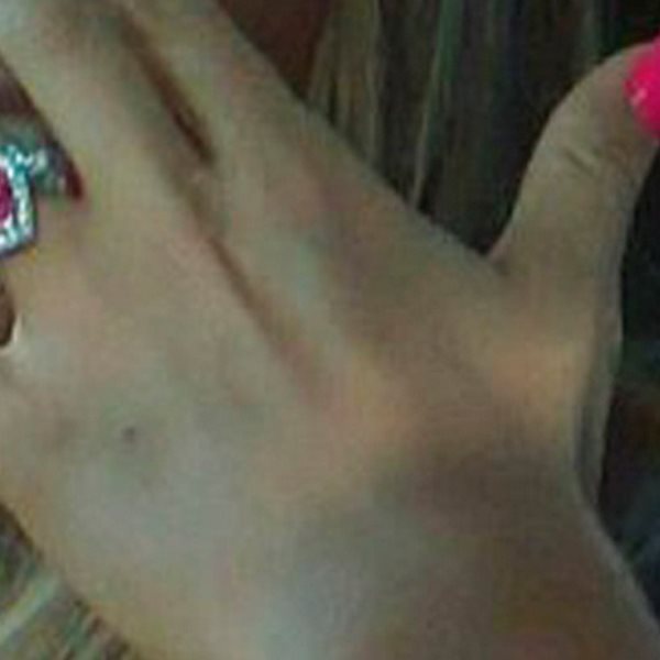 Ποια celebrity επέστρεψε το δαχτυλίδι αρραβώνων της γιατί δεν το είχε πληρώσει ο αγαπημένος της!