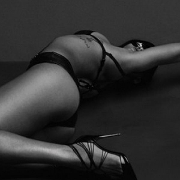 Rihanna: Νέα hot φωτογράφιση αλά "50 Shades of Grey" με μάσκες και ψηλοτάκουνα