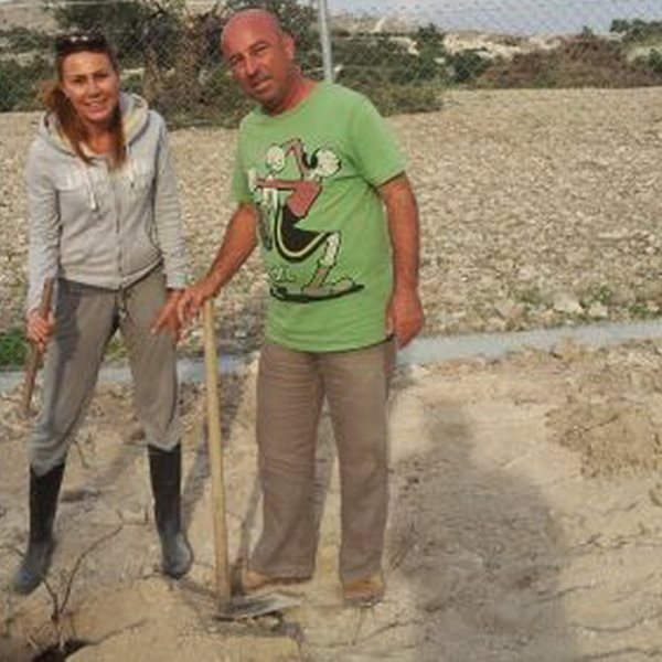 Η Στέλλα Γεωργιάδου άφησε την αγροτική ζωή στην Κύπρο και ήρθε για λίγο στην Ελλάδα! Δείτε πόσο αλλαγμένη επέστρεψε