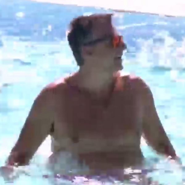 Λιάγκας - Σκορδά: Γυμναστική μέσα στη πισίνα!  Το απολαυστικό VIDEO