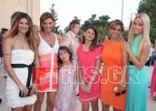 Οι κυρίες: Ρούλα Σταματοπούλου- Μάντα Παπαδάκου με τις κόρες της- Έλλη Κοκκίνου - Δούκισσα Νομικού