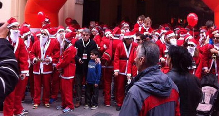 "Santa Run":  Δείτε ποιοι επώνυμοι ντύθηκαν με στολές Άγιου Βασίλη