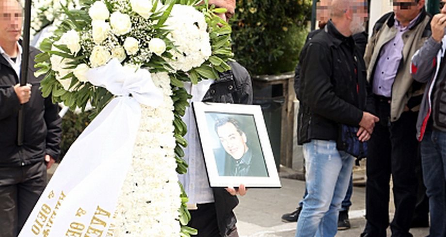 Η κηδεία του Γιάννη Αγγελάκη. Φίλοι και συνεργάτες είπαν το τελευταίο "αντίο" - Φωτογραφίες