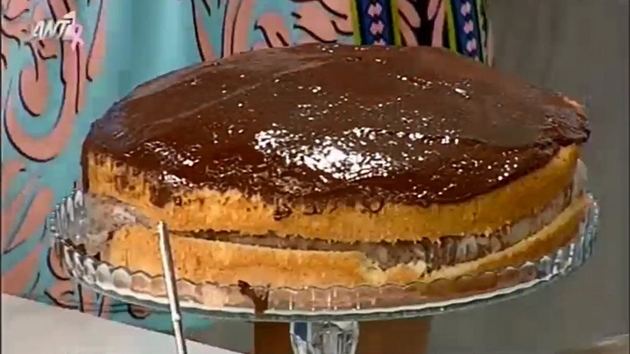 Γιγαντιαία τούρτα με παντεσπάνι και στρώσεις σοκολάτας από την Αργυρώ Μπαρμπαρίγου!