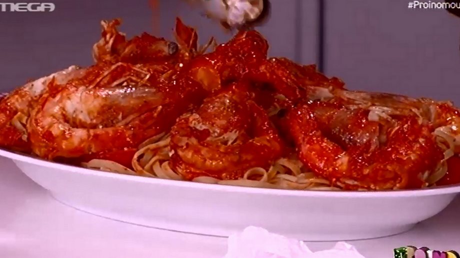 Λιγκουίνι με γαρίδες και σάλτσα βασιλικού από τον Άκη Πετρετζίκη VIDEO