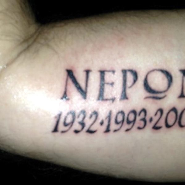 Έλληνας παρουσιαστής "χτύπησε" αυτό το tattoo!
