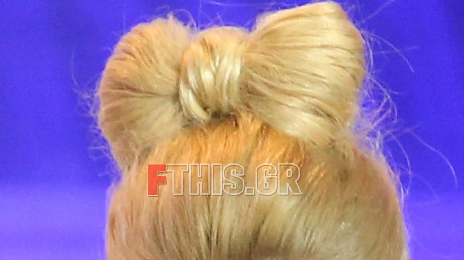 Έκανε τα μαλλιά της... φιόγκο, και πήγε στον ελληνικό τελικό της Eurovision σε συσκευασία δώρου