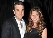 Ο Robbie Williams με τη γυναίκα του Ayda Field, που αναμένεται να γεννήσει σε λίγες μέρες.
