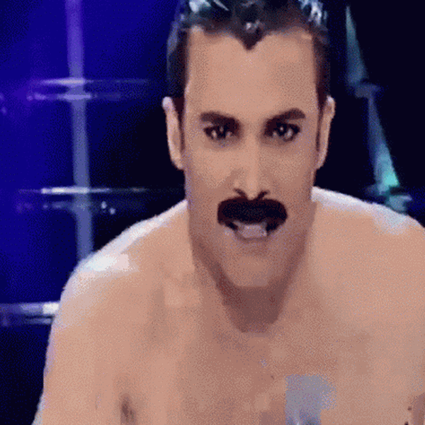 Your face sounds familiar: O Άρης Πλασκασοβίτης τα έδωσε όλα ως Freddie Mercury!