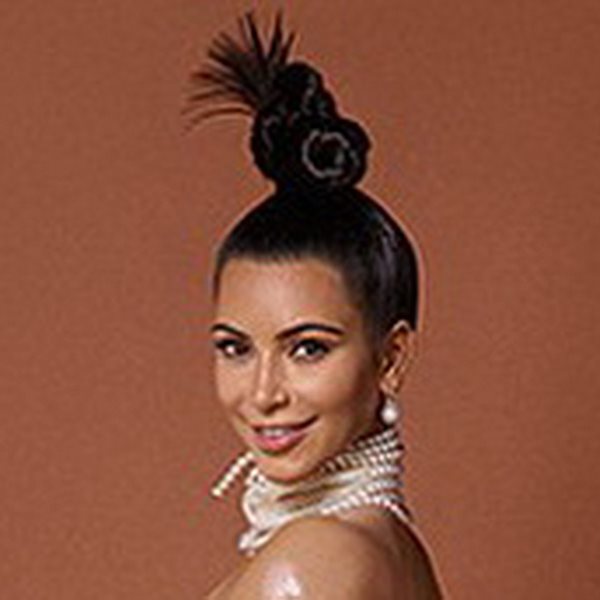 Kim Kardashian: Μετά τη φωτογράφιση που αποκάλυπτε τα λαδωμένα οπίσθια, τώρα γύρισε και... μπροστά!