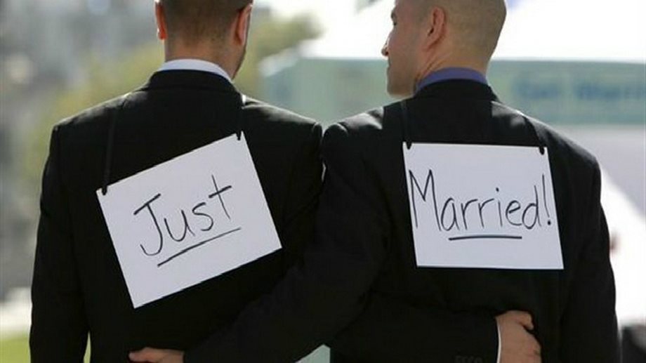 Με τροπολογία του νόμου, επεκτείνεται η δυνατότητα σύναψης συμφώνου συμβίωσης από ομόφυλα ζευγάρια