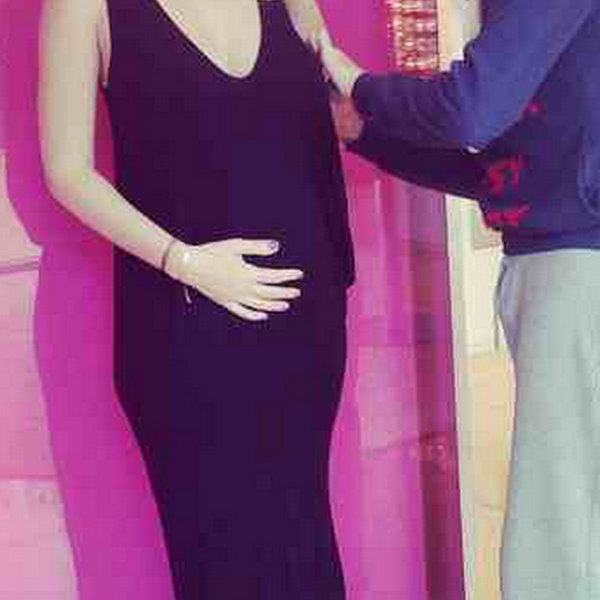 Η ξανθιά Ελληνίδα παρουσιάστρια φωτογραφίζεται στον 5ο μήνα της εγκυμοσύνης της